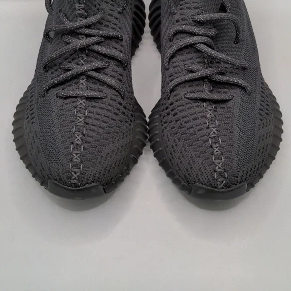 New Adidas Men's Yeezy Boost 350 V2 Black Non reflective FU9006 Sz 4